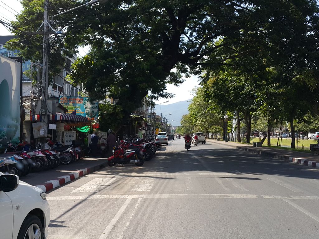 ภาพถนนตรงที่ ร้านโกฮังยะ เชียงใหม่ ตั้งอยู่ ถ่ายโดย jrcarlsen พ.ศ. 2558 (2015) · A street-level view of where ร้านโกฮังยะ เชียงใหม่ · Ran Kohangya Chiang Mai stands, by jrcarlsen in 2558 (2015)