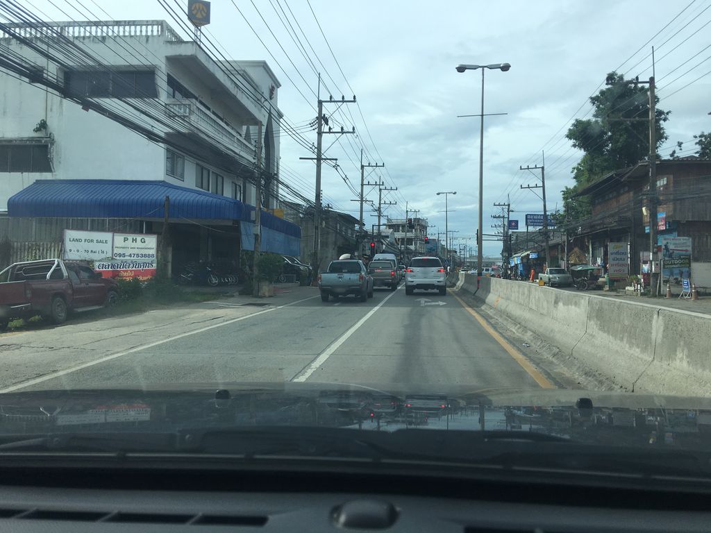 ภาพถนนตรงที่ มาหานิยม โมบาย เซอร์วิส 2 ตั้งอยู่ ถ่ายโดย wapriz พ.ศ. 2561 (2018) · A street-level view of where มาหานิยม โมบาย เซอร์วิส 2 · Mahaniima Mobile Service 2 stands, by wapriz in 2561 (2018)