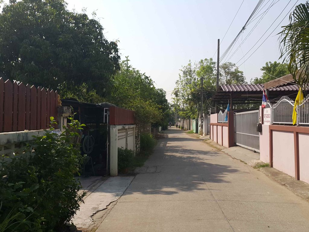 ภาพถนนตรงที่ Western Union ตั้งอยู่ ถ่ายโดย jrcarlsen พ.ศ. 2558 (2015) · A street-level view of where Western Union stands, by jrcarlsen in 2558 (2015)