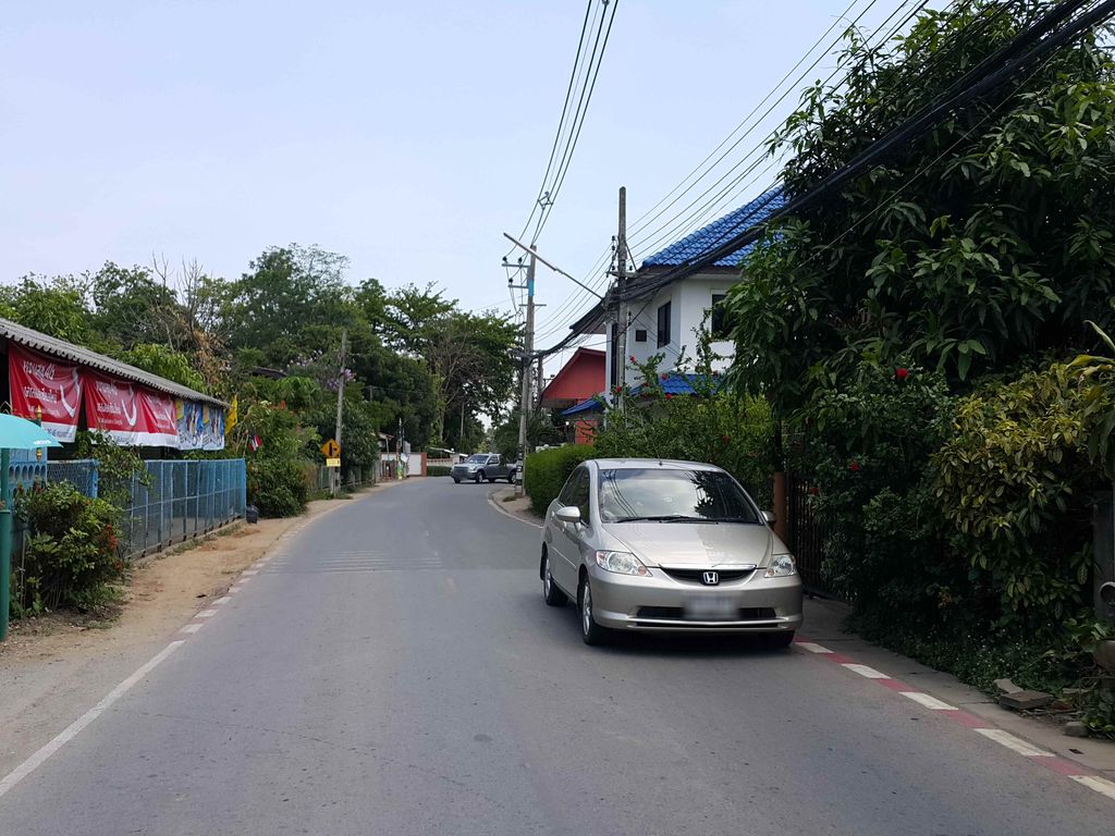 ภาพถนนตรงที่ Exotic Roasting Coffee ตั้งอยู่ ถ่ายโดย jrcarlsen พ.ศ. 2558 (2015) · A street-level view of where Exotic Roasting Coffee stands, by jrcarlsen in 2558 (2015)