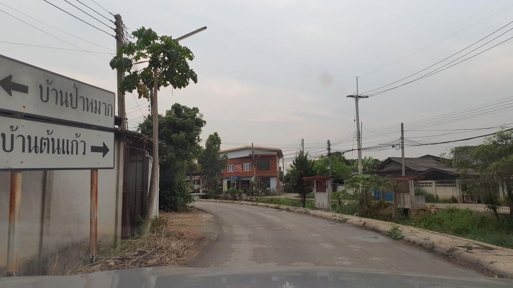 ภาพถนนตรงที่ Good Drink Good Cups ตั้งอยู่ ถ่ายโดย jrcarlsen พ.ศ. 2565 (2022) · A street-level view of where Good Drink Good Cups stands, by jrcarlsen in 2565 (2022)
