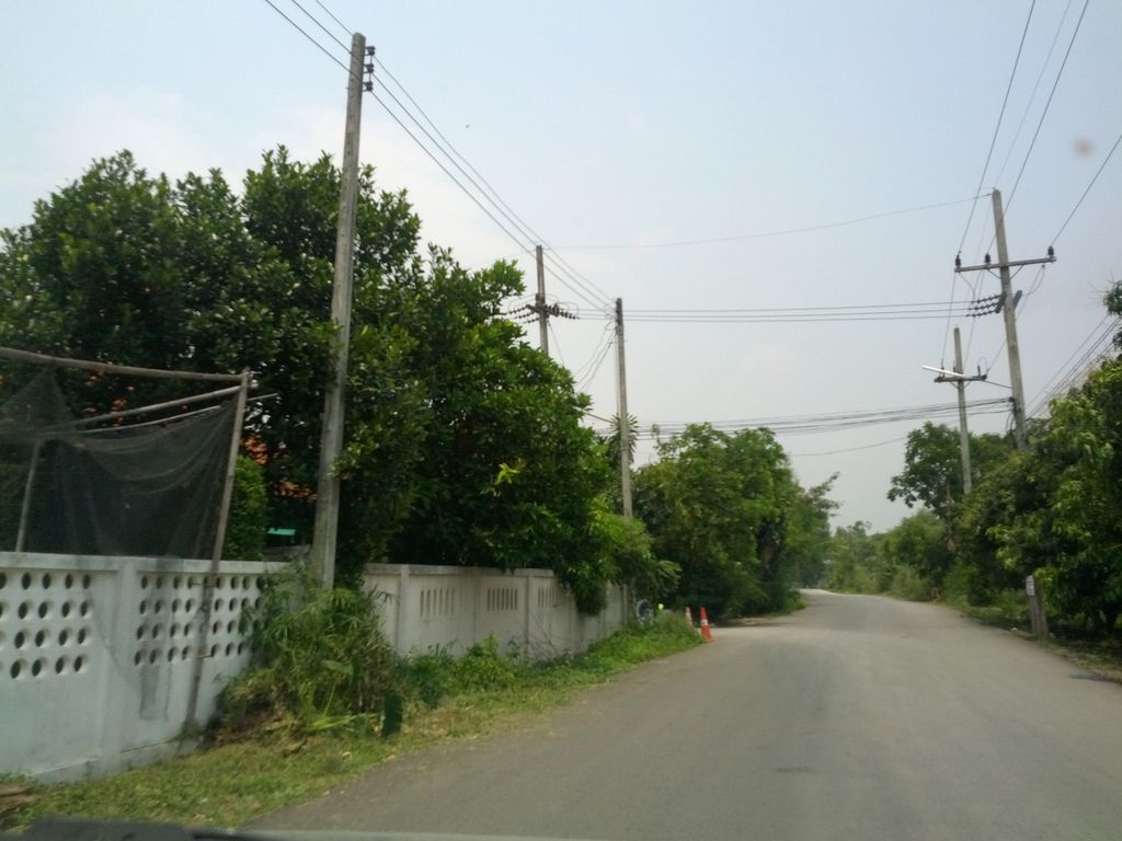 ภาพถนนตรงที่ บ้านmicma ตั้งอยู่ ถ่ายโดย jrcarlsen พ.ศ. 2558 (2015) · A street-level view of where บ้านmicma stands, by jrcarlsen in 2558 (2015)