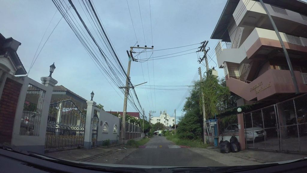 ภาพถนนตรงที่ บ้านสันโค้งใหม่ ตั้งอยู่ ถ่ายโดย kaart_3 พ.ศ. 2562 (2019) · A street-level view of where บ้านสันโค้งใหม่ · Ban San Khong Mai stands, by kaart_3 in 2562 (2019)