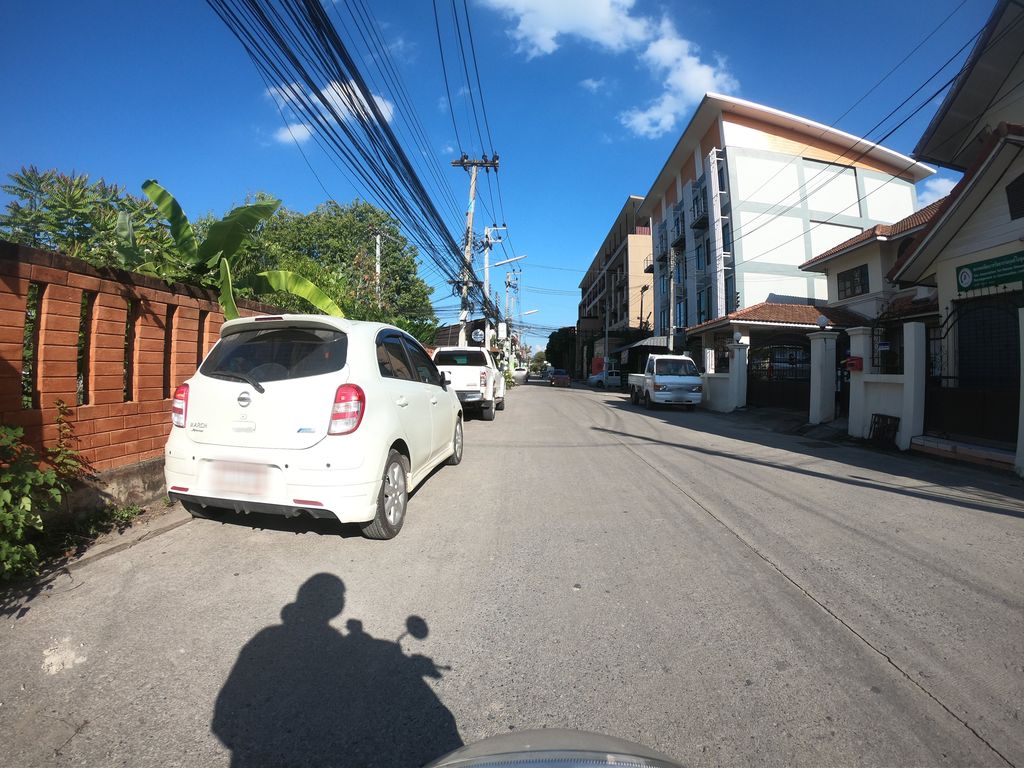 ภาพถนนตรงที่ ติดลม (Tidlom) กะเพรานรก ตั้งอยู่ ถ่ายโดย chanuwath_grab พ.ศ. 2562 (2019) · A street-level view of where ติดลม (Tidlom) กะเพรานรก stands, by chanuwath_grab in 2562 (2019)