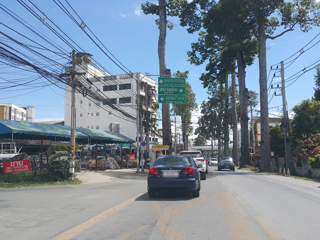ภาพถนนตรงที่ พักใจสหคลินิก (Pakjaisahaclinic) ตั้งอยู่ ถ่ายโดย jrcarlsen พ.ศ. 2558 (2015) · A street-level view of where พักใจสหคลินิก (Pakjaisahaclinic) stands, by jrcarlsen in 2558 (2015)