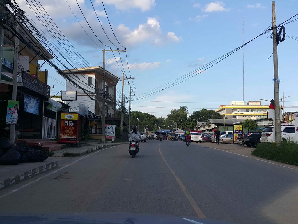 ภาพถนนตรงที่ Otteri Wash & Dry ตั้งอยู่ ถ่ายโดย jrcarlsen พ.ศ. 2558 (2015) · A street-level view of where Otteri Wash & Dry stands, by jrcarlsen in 2558 (2015)