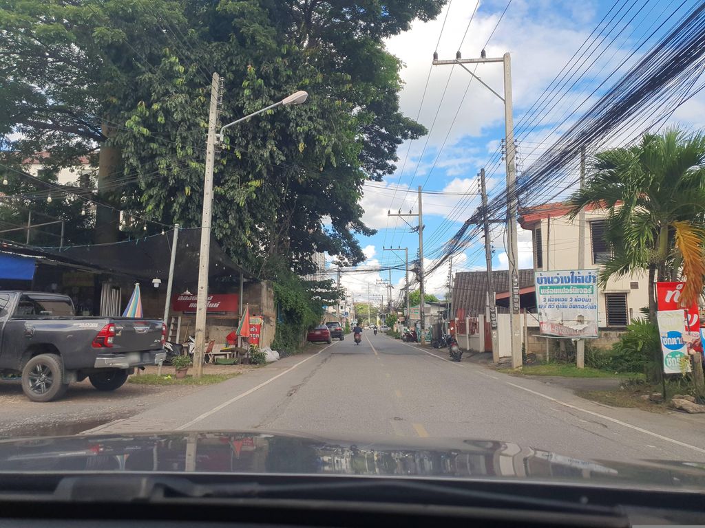 ภาพถนนตรงที่ คู่หูหมูกระทะ By Supstar ตั้งอยู่ ถ่ายโดย jrcarlsen พ.ศ. 2566 (2023) · A street-level view of where คู่หูหมูกระทะ By Supstar stands, by jrcarlsen in 2566 (2023)