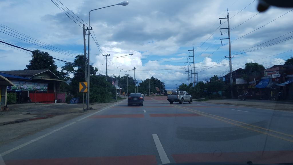 ภาพถนนตรงที่ โรงเรียนบ้านท่าหลุก Talouk School ตั้งอยู่ ถ่ายโดย silamanee พ.ศ. 2561 (2018) · A street-level view of where โรงเรียนบ้านท่าหลุก Talouk School stands, by silamanee in 2561 (2018)