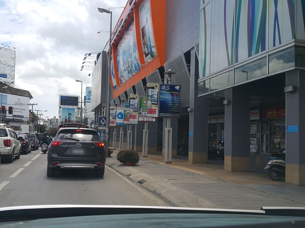 ภาพถนนตรงที่ IT City ตั้งอยู่ ถ่ายโดย jrcarlsen พ.ศ. 2558 (2015) · A street-level view of where IT City stands, by jrcarlsen in 2558 (2015)