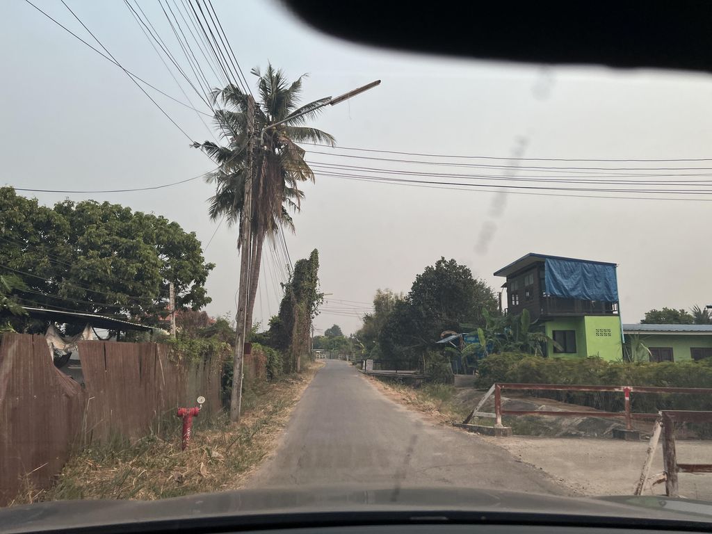 ภาพถนนตรงที่ เดอะบานสเต็กเฮ้าส์ ตั้งอยู่ ถ่ายโดย lin_wang พ.ศ. 2567 (2024) · A street-level view of where เดอะบานสเต็กเฮ้าส์ · The Ban Steak House stands, by lin_wang in 2567 (2024)