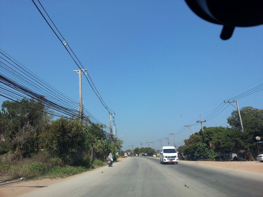 ภาพถนนตรงที่ แม่ข่าพลาซ่า ตั้งอยู่ ถ่ายโดย mishari พ.ศ. 2558 (2015) · A street-level view of where แม่ข่าพลาซ่า · Mae Kha Plaza stands, by mishari in 2558 (2015)