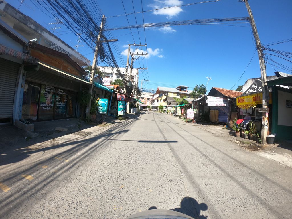 ภาพถนนตรงที่ Happy massage CM ตั้งอยู่ ถ่ายโดย chanuwath_grab พ.ศ. 2562 (2019) · A street-level view of where Happy massage CM stands, by chanuwath_grab in 2562 (2019)
