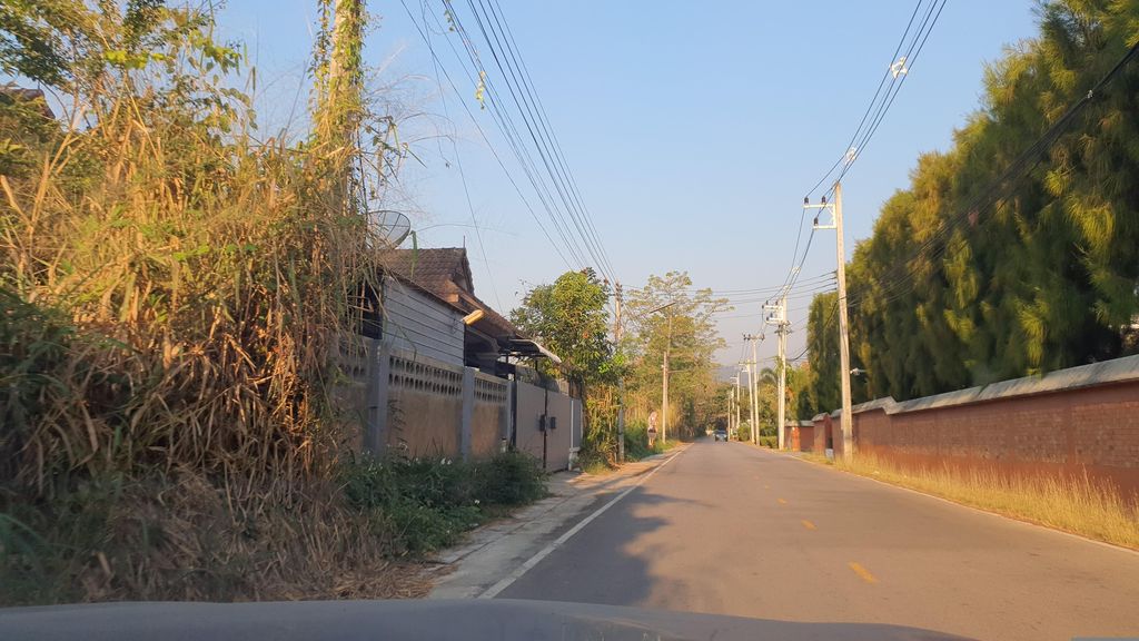 ภาพถนนตรงที่ Little Spoon แยมจากธรรมชาติ ตั้งอยู่ ถ่ายโดย jrcarlsen พ.ศ. 2566 (2023) · A street-level view of where Little Spoon แยมจากธรรมชาติ stands, by jrcarlsen in 2566 (2023)