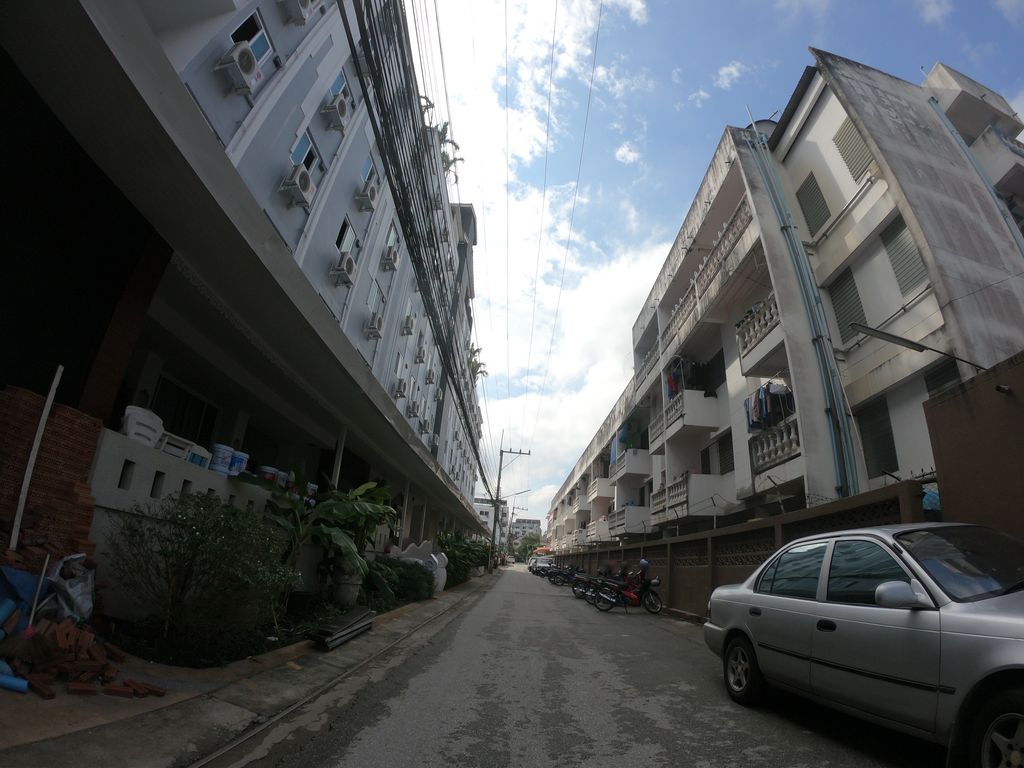 ภาพถนนตรงที่ บ้านพักปรียาภรณ์ ตั้งอยู่ ถ่ายโดย chanuwath_grab พ.ศ. 2562 (2019) · A street-level view of where บ้านพักปรียาภรณ์ · Priya Phon Guest house stands, by chanuwath_grab in 2562 (2019)