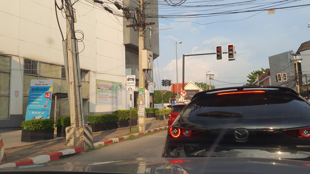 ภาพถนนตรงที่ T-Square Chiang Mai ตั้งอยู่ ถ่ายโดย jrcarlsen พ.ศ. 2564 (2021) · A street-level view of where T-Square Chiang Mai stands, by jrcarlsen in 2564 (2021)