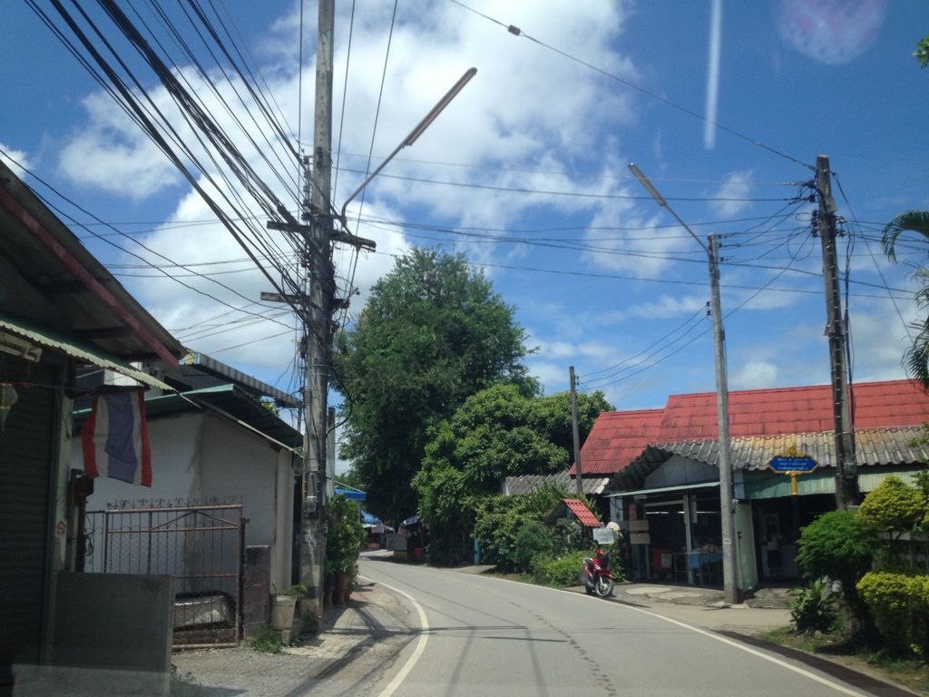 ภาพถนนตรงที่ พุง นำ นม หมูกะทะบุฟเฟต์ ตั้งอยู่ ถ่ายโดย jimwatana พ.ศ. 2558 (2015) · A street-level view of where พุง นำ นม หมูกะทะบุฟเฟต์ · Phung Nam Nom Mukatha Buffet stands, by jimwatana in 2558 (2015)