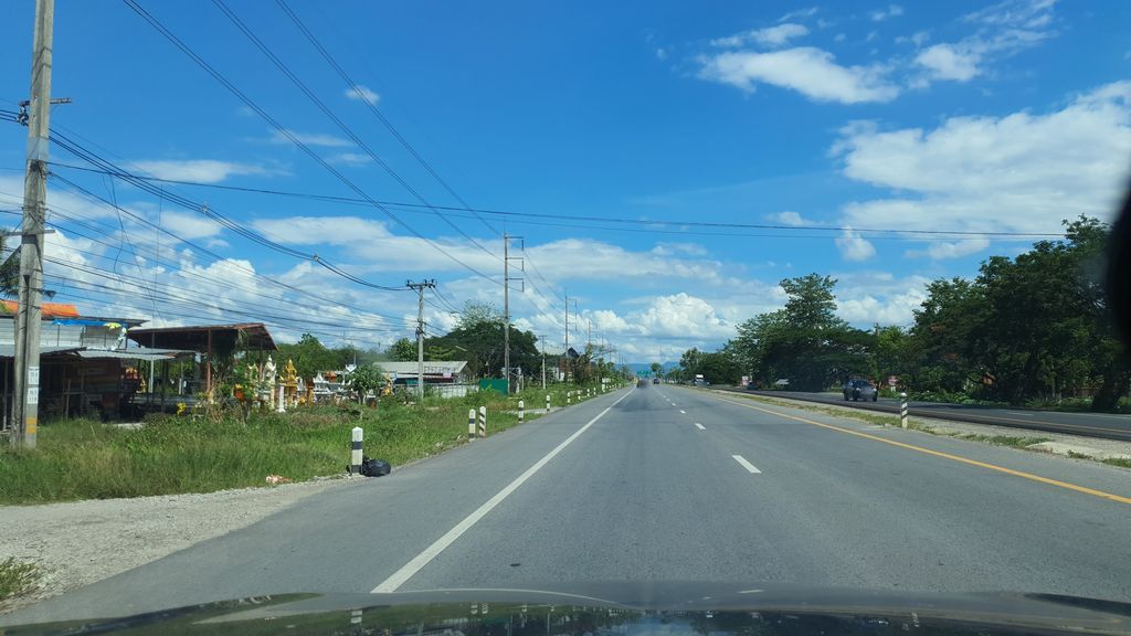 ภาพถนนตรงที่ ดีดี เมทัลชีท ท่ารั้ว ตั้งอยู่ ถ่ายโดย jrcarlsen พ.ศ. 2564 (2021) · A street-level view of where ดีดี เมทัลชีท ท่ารั้ว · Didi Methanchit Tha Rua stands, by jrcarlsen in 2564 (2021)
