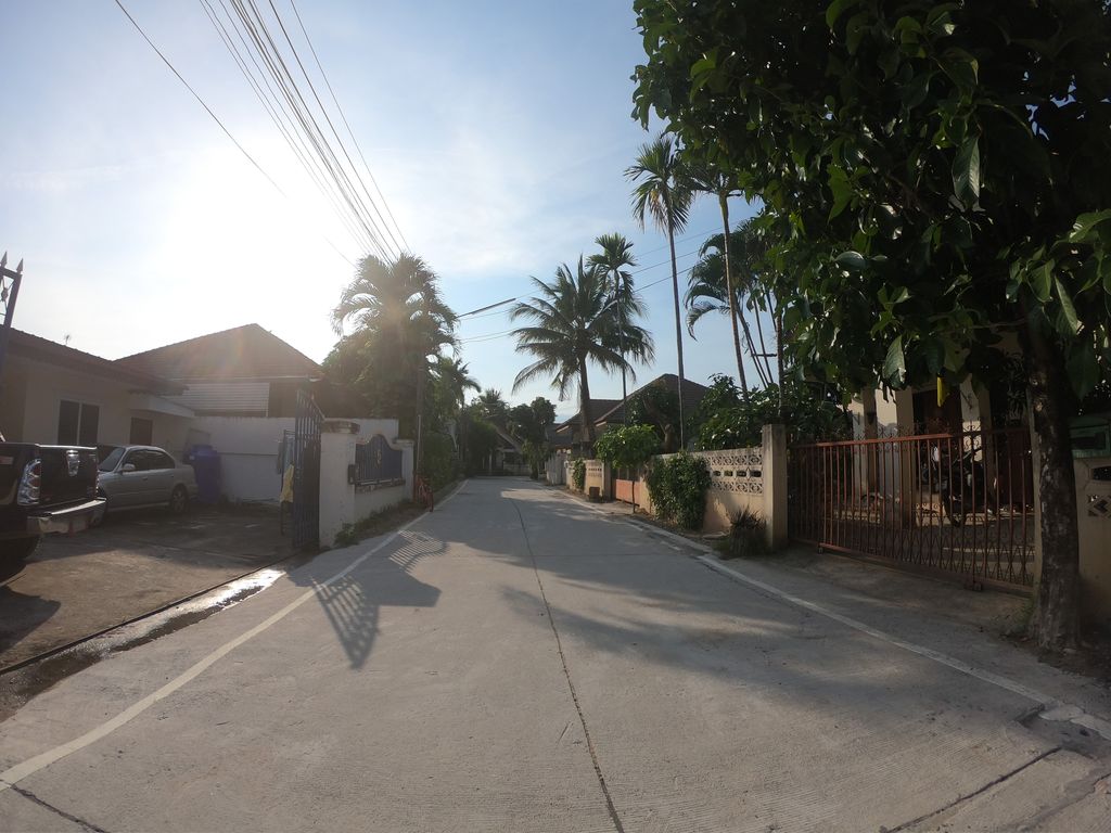 ภาพถนนตรงที่ อู่ซ่อมรถ มอเตอร์ไซค์ เชียงใหม่ Paobevolt ตั้งอยู่ ถ่ายโดย chanuwath_grab พ.ศ. 2562 (2019) · A street-level view of where อู่ซ่อมรถ มอเตอร์ไซค์ เชียงใหม่ Paobevolt stands, by chanuwath_grab in 2562 (2019)
