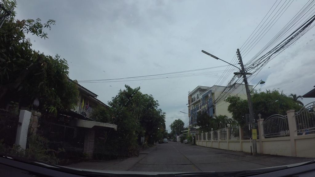 ภาพถนนตรงที่ Buri Siri Hotel ตั้งอยู่ ถ่ายโดย kaart_3 พ.ศ. 2562 (2019) · A street-level view of where Buri Siri Hotel stands, by kaart_3 in 2562 (2019)