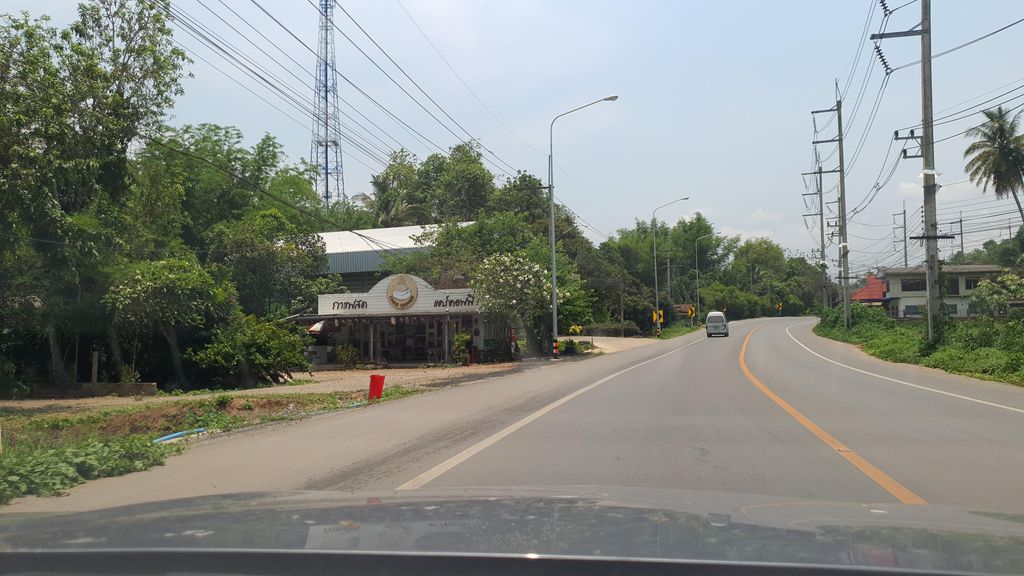 ภาพถนนตรงที่ Care coffee ตั้งอยู่ ถ่ายโดย jrcarlsen พ.ศ. 2565 (2022) · A street-level view of where Care coffee stands, by jrcarlsen in 2565 (2022)