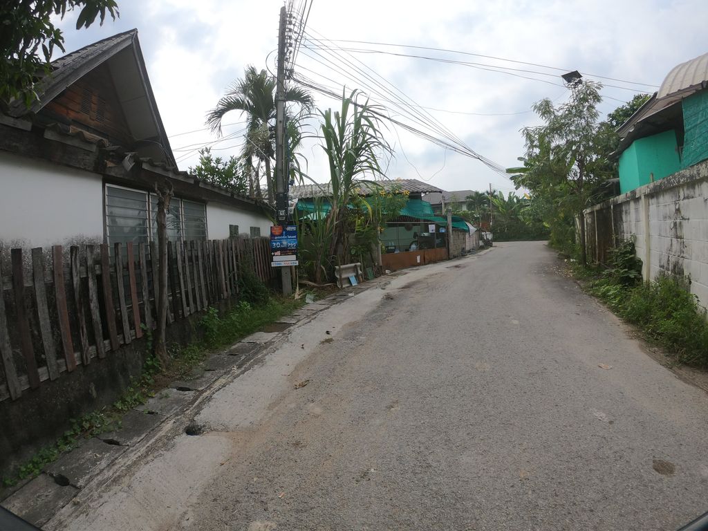 ภาพถนนตรงที่ Baantongkai woodturning ชุมชนไม้กลึงบ้านตองกาย-โครงการ Heroesสอนหลาน ตั้งอยู่ ถ่ายโดย chanuwath_grab พ.ศ. 2562 (2019) · A street-level view of where Baantongkai woodturning ชุมชนไม้กลึงบ้านตองกาย-โครงการ Heroesสอนหลาน stands, by chanuwath_grab in 2562 (2019)