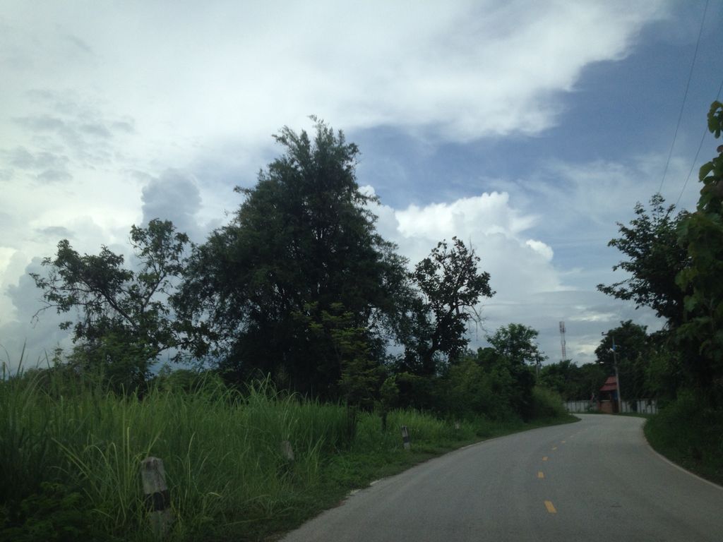 ภาพถนนตรงที่ DETOX Thailand CO., LTD. ตั้งอยู่ ถ่ายโดย jimwatana พ.ศ. 2558 (2015) · A street-level view of where DETOX Thailand CO., LTD. stands, by jimwatana in 2558 (2015)