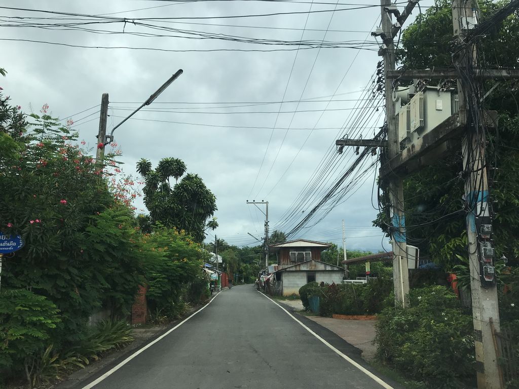 ภาพถนนตรงที่ นกนู๋น้ำปั่น ตั้งอยู่ ถ่ายโดย prasert พ.ศ. 2561 (2018) · A street-level view of where นกนู๋น้ำปั่น · Noknunampan stands, by prasert in 2561 (2018)
