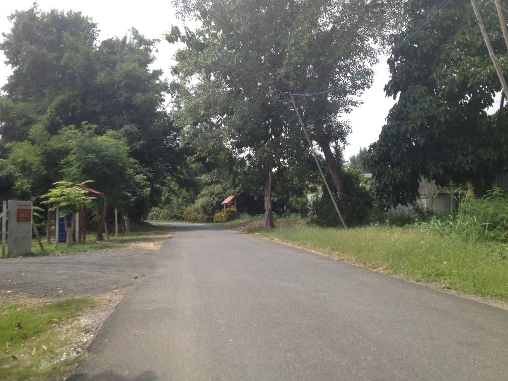 ภาพถนนตรงที่ บ้านสวนรวงมณี ตั้งอยู่ ถ่ายโดย jimwatana พ.ศ. 2558 (2015) · A street-level view of where บ้านสวนรวงมณี · Ban Suan Ruang Mani stands, by jimwatana in 2558 (2015)