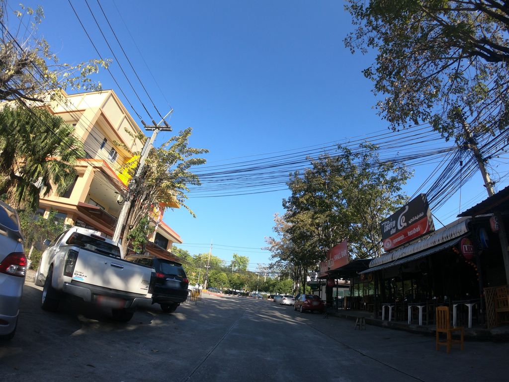 ภาพถนนตรงที่ SHURA 48 Chiangmai ตั้งอยู่ ถ่ายโดย chanuwath_grab พ.ศ. 2562 (2019) · A street-level view of where SHURA 48 Chiangmai stands, by chanuwath_grab in 2562 (2019)