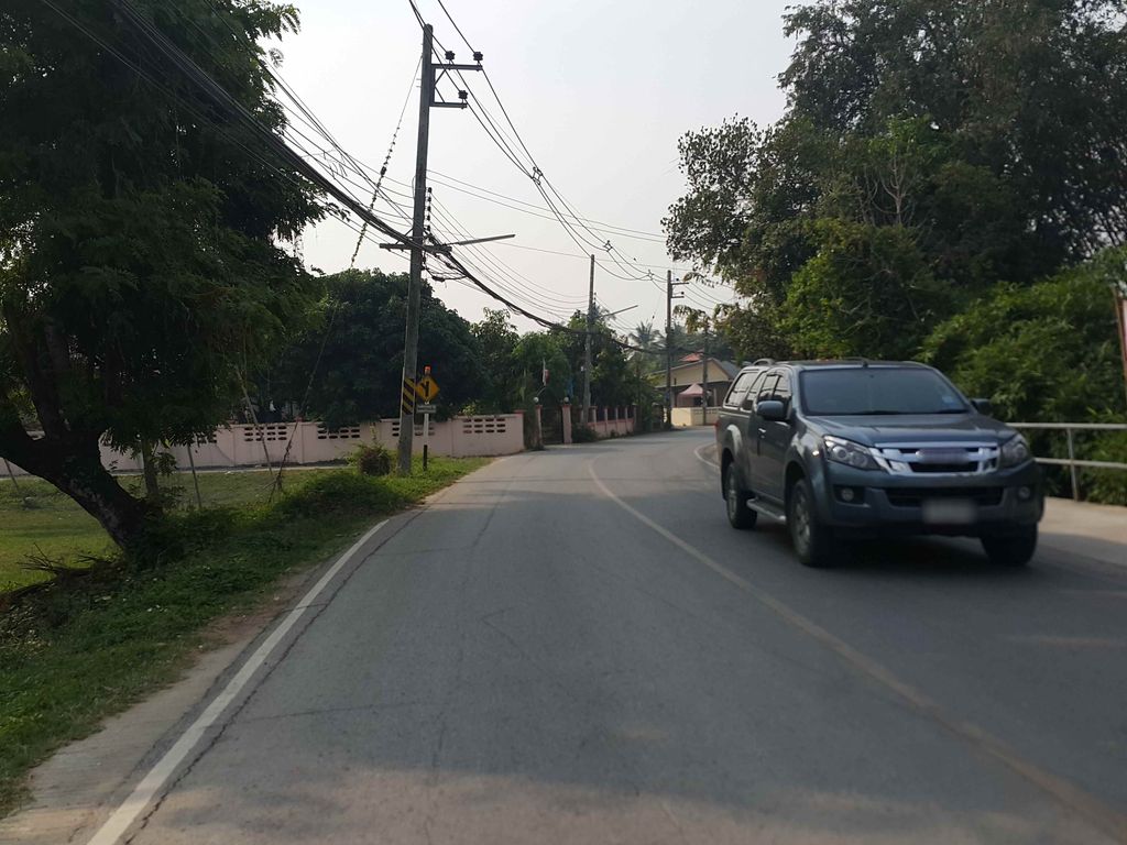 ภาพถนนตรงที่ White Cafe ตั้งอยู่ ถ่ายโดย jrcarlsen พ.ศ. 2558 (2015) · A street-level view of where White Cafe stands, by jrcarlsen in 2558 (2015)