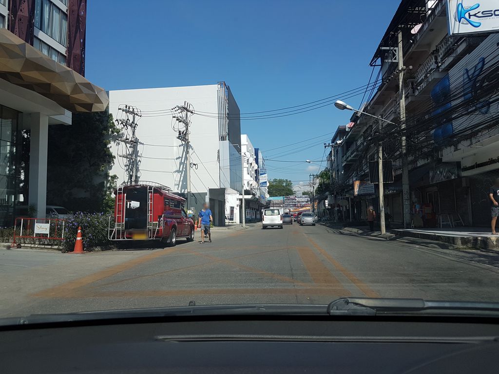 ภาพถนนตรงที่ Honorary Consulate of the Russian Federation ตั้งอยู่ ถ่ายโดย ekkarin พ.ศ. 2561 (2018) · A street-level view of where Honorary Consulate of the Russian Federation stands, by ekkarin in 2561 (2018)