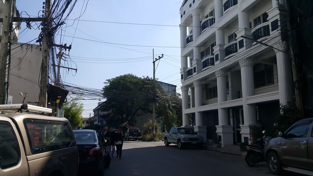 ภาพถนนตรงที่ Khongpaopipat Co.,Ltd รับสร้างบ้านเชียงใหม่ ลำพูน ตั้งอยู่ ถ่ายโดย jrcarlsen พ.ศ. 2559 (2016) · A street-level view of where Khongpaopipat Co.,Ltd รับสร้างบ้านเชียงใหม่ ลำพูน stands, by jrcarlsen in 2559 (2016)