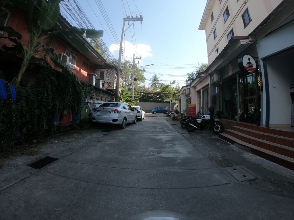 ภาพถนนตรงที่ XMENUnderwear ตั้งอยู่ ถ่ายโดย chanuwath_grab พ.ศ. 2562 (2019) · A street-level view of where XMENUnderwear stands, by chanuwath_grab in 2562 (2019)