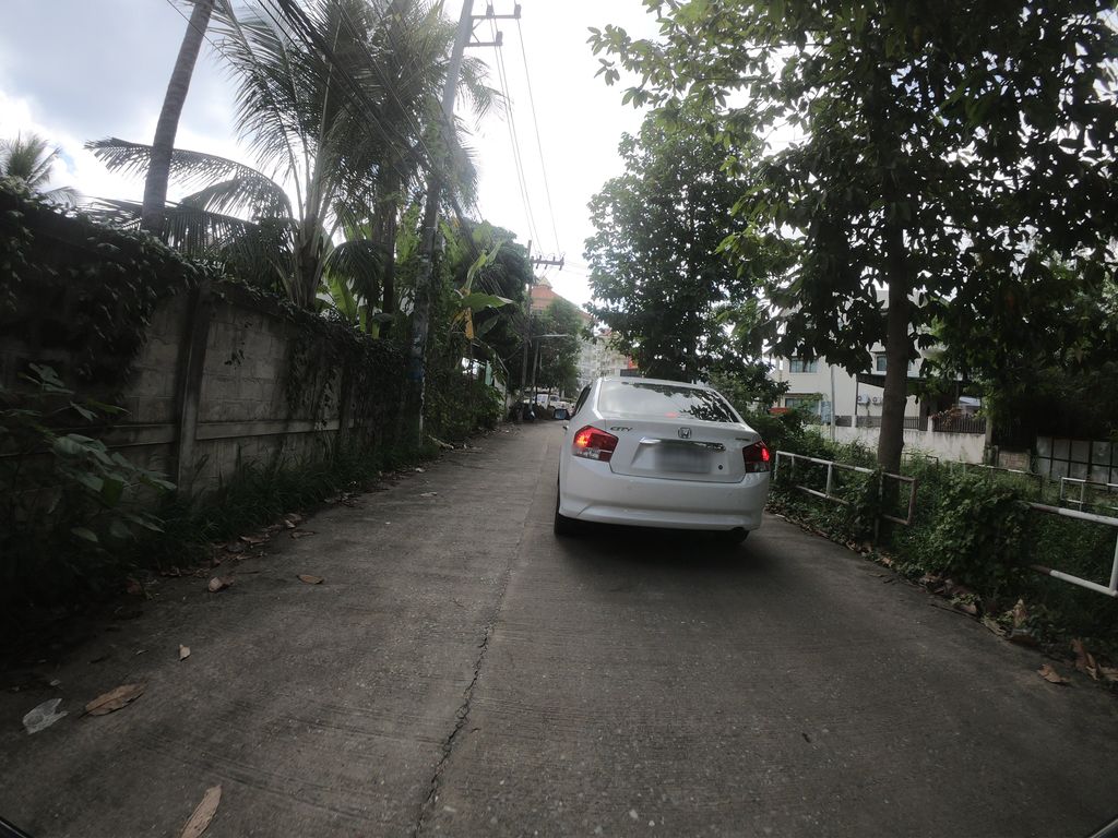 ภาพถนนตรงที่ ตำหนักคำ ตั้งอยู่ ถ่ายโดย chanuwath_grab พ.ศ. 2562 (2019) · A street-level view of where ตำหนักคำ · Tamnakkham stands, by chanuwath_grab in 2562 (2019)
