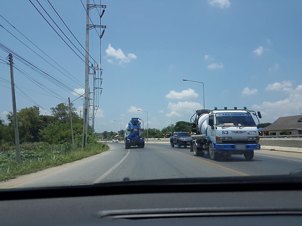 ภาพถนนตรงที่ อู่ ดอยถ้ำการช่าง ตั้งอยู่ ถ่ายโดย ekkarin พ.ศ. 2561 (2018) · A street-level view of where อู่ ดอยถ้ำการช่าง · U Doi Tham Kanchang stands, by ekkarin in 2561 (2018)