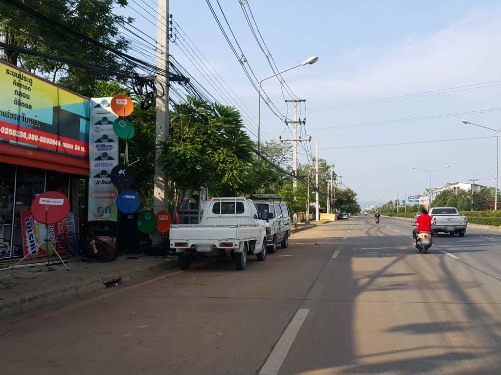 ภาพถนนตรงที่ Twp เครื่องกรองน้ำ ตั้งอยู่ ถ่ายโดย jrcarlsen พ.ศ. 2558 (2015) · A street-level view of where Twp เครื่องกรองน้ำ stands, by jrcarlsen in 2558 (2015)
