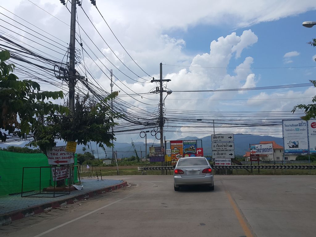 ภาพถนนตรงที่ พร้าว เพลส & มาร์เก็ต ตั้งอยู่ ถ่ายโดย jrcarlsen พ.ศ. 2558 (2015) · A street-level view of where พร้าว เพลส & มาร์เก็ต · Phrao Place & Market stands, by jrcarlsen in 2558 (2015)
