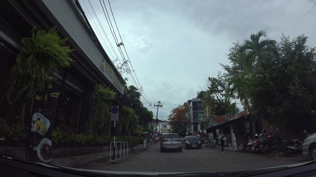 ภาพถนนตรงที่ Aura Nimman ตั้งอยู่ ถ่ายโดย kaart_3 พ.ศ. 2562 (2019) · A street-level view of where Aura Nimman stands, by kaart_3 in 2562 (2019)
