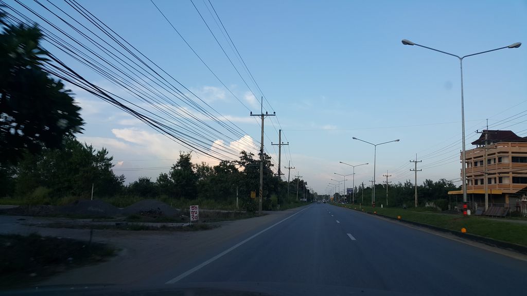 ภาพถนนตรงที่ เหนือ บาร์ ตั้งอยู่ ถ่ายโดย jrcarlsen พ.ศ. 2559 (2016) · A street-level view of where เหนือ บาร์ · Nuea Bar stands, by jrcarlsen in 2559 (2016)