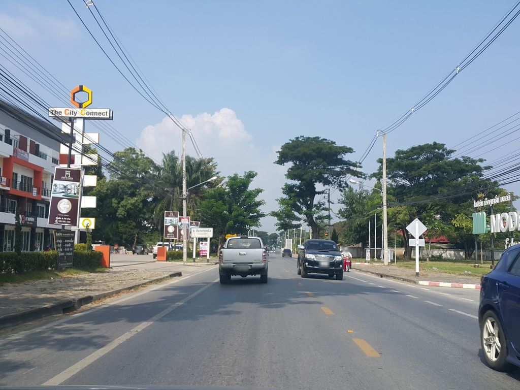 ภาพถนนตรงที่ หมอแพรคลินิกเวชกรรม-Dr.pear clinic ตั้งอยู่ ถ่ายโดย jrcarlsen พ.ศ. 2558 (2015) · A street-level view of where หมอแพรคลินิกเวชกรรม-Dr.pear clinic stands, by jrcarlsen in 2558 (2015)