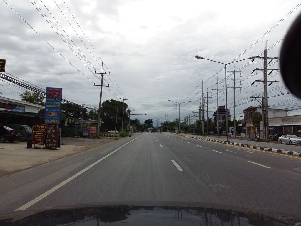 ภาพถนนตรงที่ Victory Curtains Chiangmai ตั้งอยู่ ถ่ายโดย hantms พ.ศ. 2558 (2015) · A street-level view of where Victory Curtains Chiangmai stands, by hantms in 2558 (2015)