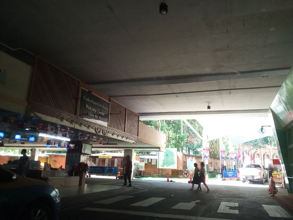 ภาพถนนตรงที่ Zoo Cafe Coffee ตั้งอยู่ ถ่ายโดย kyoko พ.ศ. 2561 (2018) · A street-level view of where Zoo Cafe Coffee stands, by kyoko in 2561 (2018)