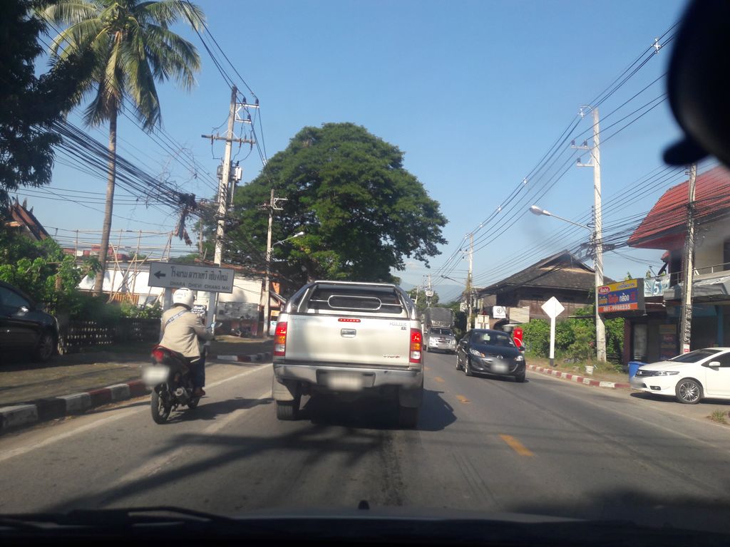 ภาพถนนตรงที่ ร้านมาตาฟิชเชอร์ ตั้งอยู่ ถ่ายโดย noochjaree พ.ศ. 2561 (2018) · A street-level view of where ร้านมาตาฟิชเชอร์ · Ran Mata Fitchoe stands, by noochjaree in 2561 (2018)