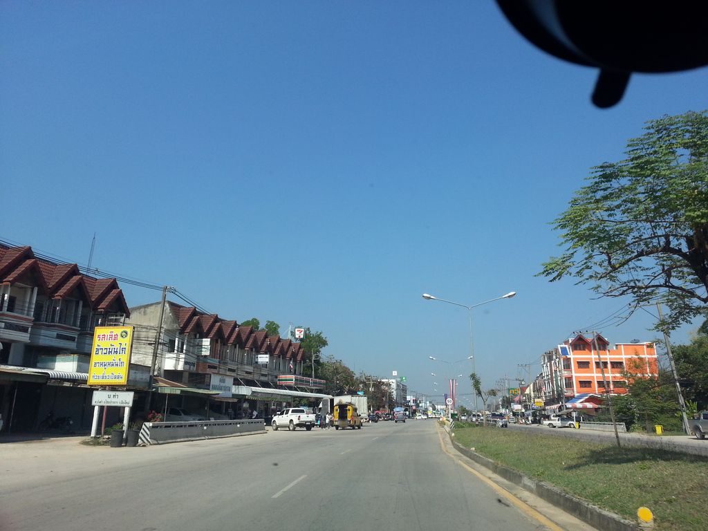 ภาพถนนตรงที่ Coffee Amante ตั้งอยู่ ถ่ายโดย mishari พ.ศ. 2558 (2015) · A street-level view of where Coffee Amante stands, by mishari in 2558 (2015)