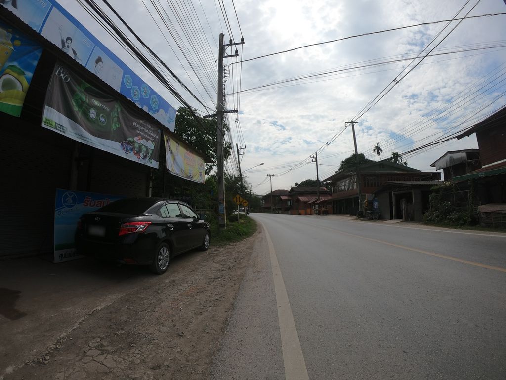 ภาพถนนตรงที่ สนามดรีมสตาร์ ฟุตบอลคลับ ตั้งอยู่ ถ่ายโดย chanuwath_grab พ.ศ. 2562 (2019) · A street-level view of where สนามดรีมสตาร์ ฟุตบอลคลับ · Sanam Dream Star Futbonkhlap stands, by chanuwath_grab in 2562 (2019)