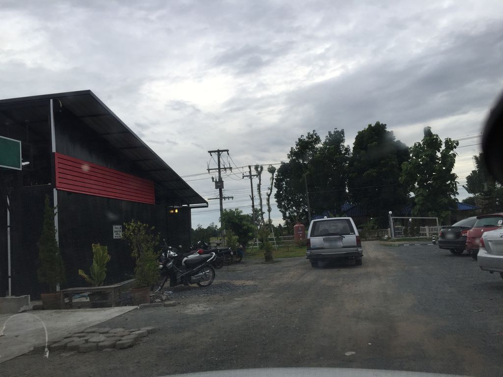 ภาพถนนตรงที่ Doisaket Arena ตั้งอยู่ ถ่ายโดย kyoko พ.ศ. 2561 (2018) · A street-level view of where Doisaket Arena stands, by kyoko in 2561 (2018)