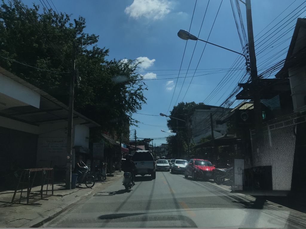 ภาพถนนตรงที่ WATER WELL Mineral Water ตั้งอยู่ ถ่ายโดย prasert พ.ศ. 2561 (2018) · A street-level view of where WATER WELL Mineral Water stands, by prasert in 2561 (2018)