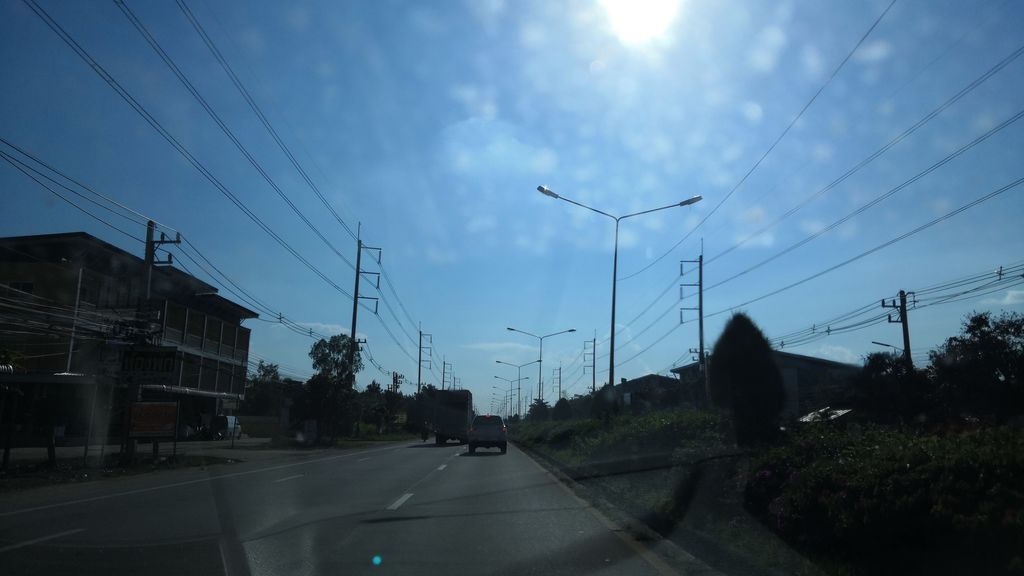 ภาพถนนตรงที่ อำไพผ้าม่าน ตั้งอยู่ ถ่ายโดย charlesano พ.ศ. 2561 (2018) · A street-level view of where อำไพผ้าม่าน · Amphaiphaman stands, by charlesano in 2561 (2018)