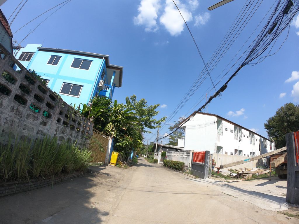 ภาพถนนตรงที่ Saithong House ตั้งอยู่ ถ่ายโดย chanuwath_grab พ.ศ. 2562 (2019) · A street-level view of where Saithong House stands, by chanuwath_grab in 2562 (2019)