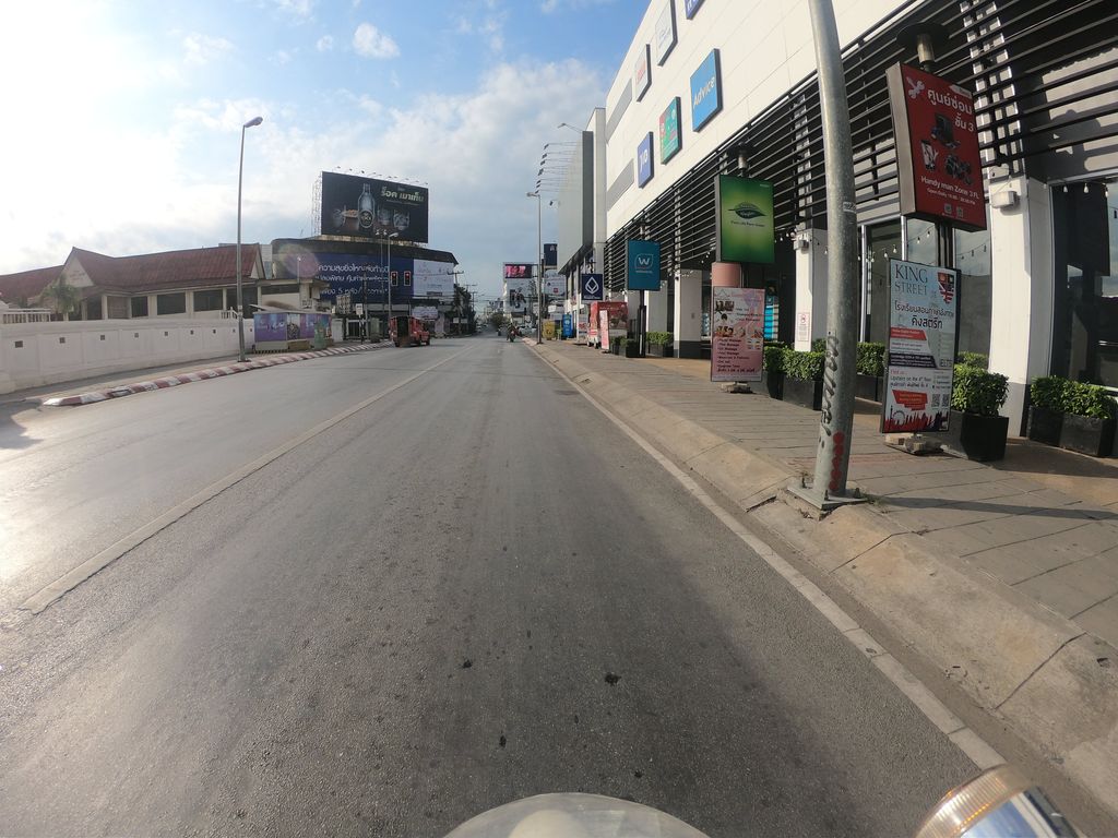 ภาพถนนตรงที่ Manna Thai Language School ตั้งอยู่ ถ่ายโดย chanuwath_grab พ.ศ. 2562 (2019) · A street-level view of where Manna Thai Language School stands, by chanuwath_grab in 2562 (2019)